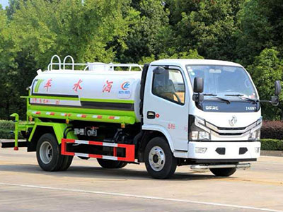 国六小多利卡洒水车
