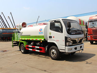 国六东风多利卡洒水抑尘车(30米雾炮)