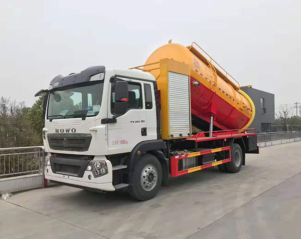 重汽豪沃清洗吸污车