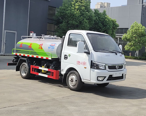 吸粪车